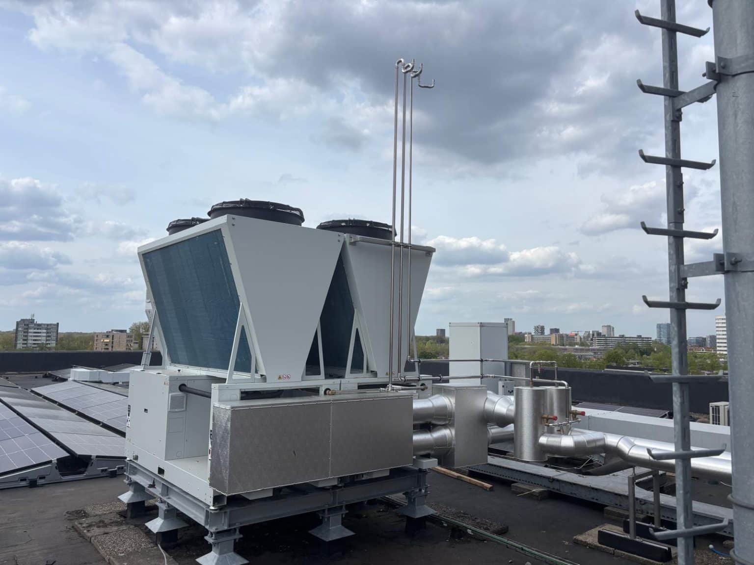 Lochinvar Imperium System Controller with Amicus Altus R290 Heat Pump